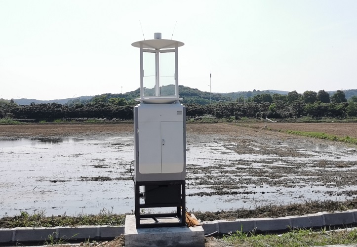 苏州市农业职业技术学院实验田的天辰注册植保设备